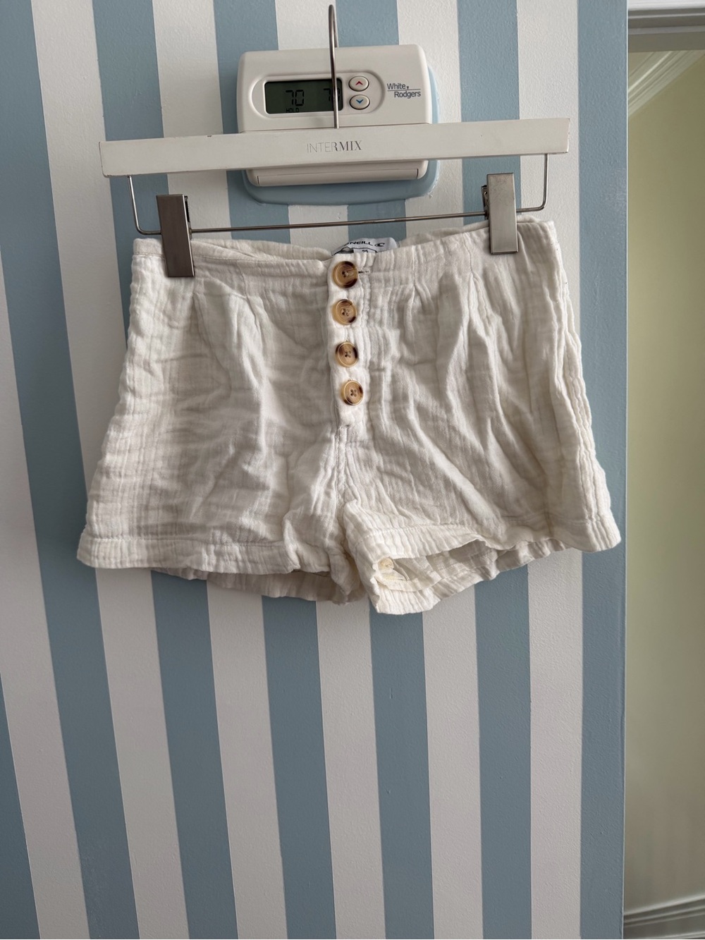 Women’s Cream Button-Front Linen-Blend Shorts